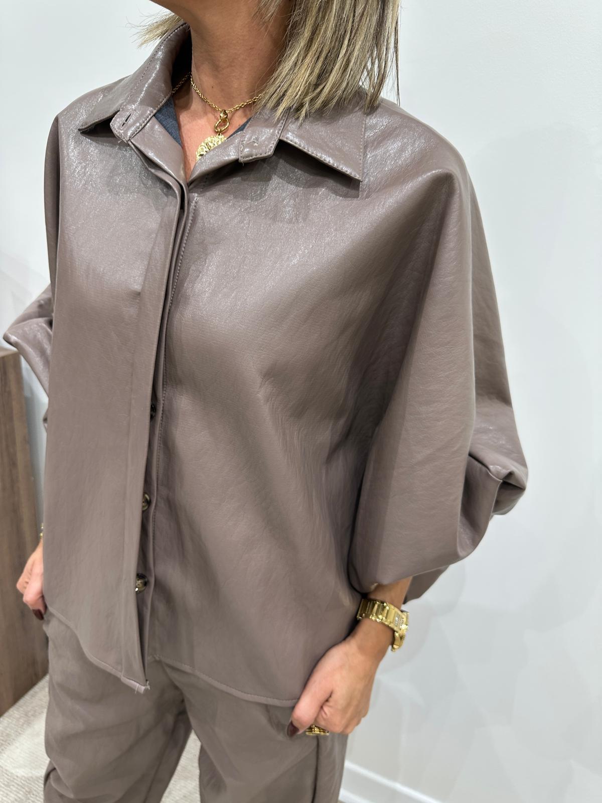 Veste Effet Cuir Taupe Manches Froncées – Olisé