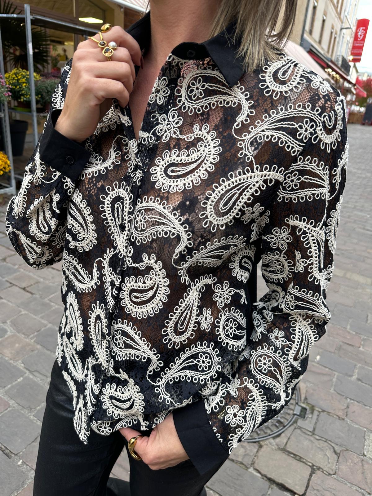 Chemise Noire en Dentelle Brodée à Motifs Cachemire Écrus – Priscillia