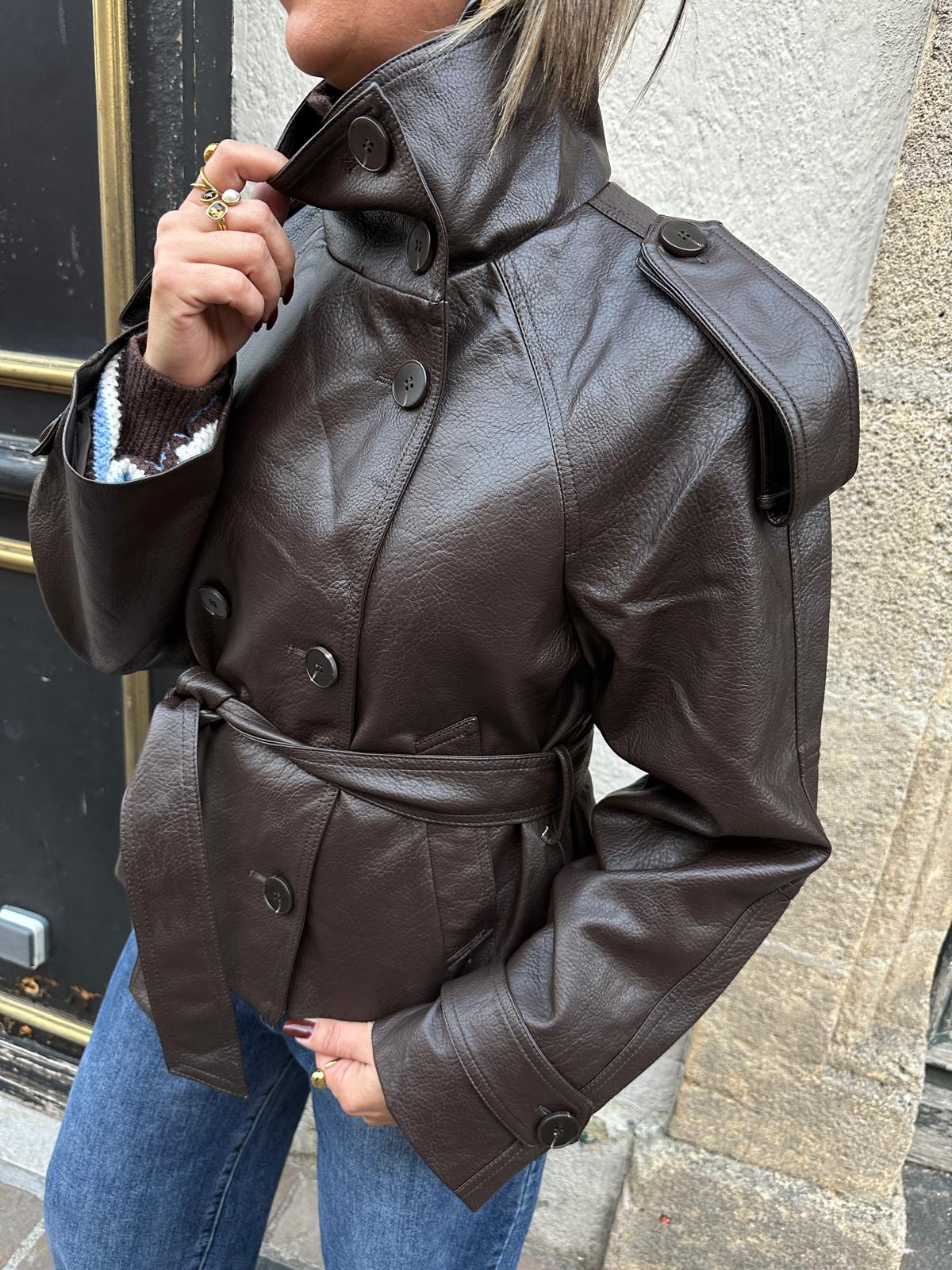 Veste Trench Courte Effet Cuir Chocolat– Ismélia
