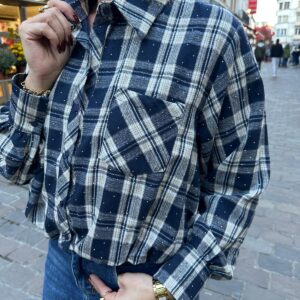 Chemise à Carreaux Bleu Marine et Écru Ornée de Strass – Éméria