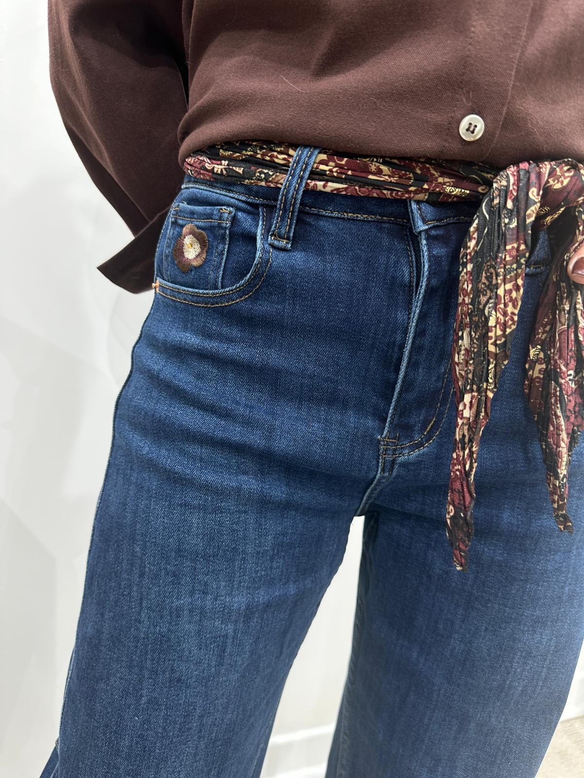 Jean Barrel Brodé Avec Ceinture Foulard – Garance