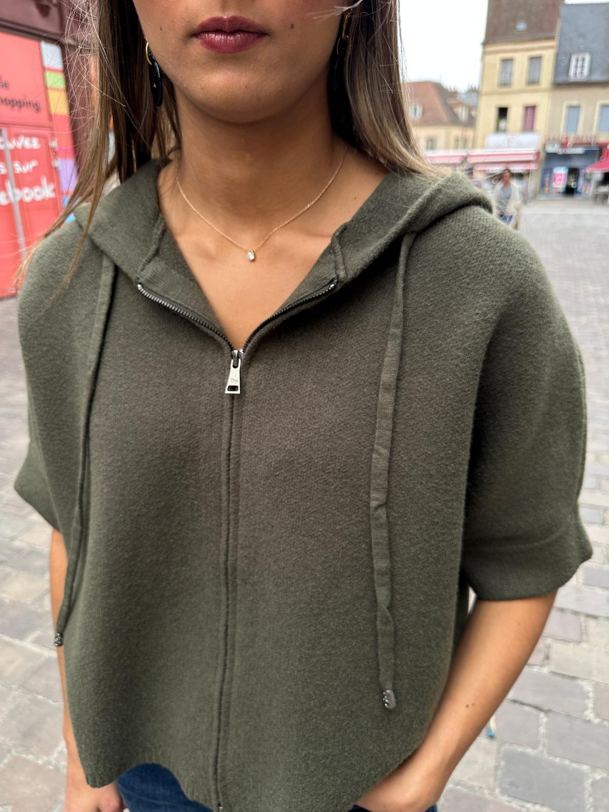 Gilet Zippé à Capuche Kaki – Cléophée