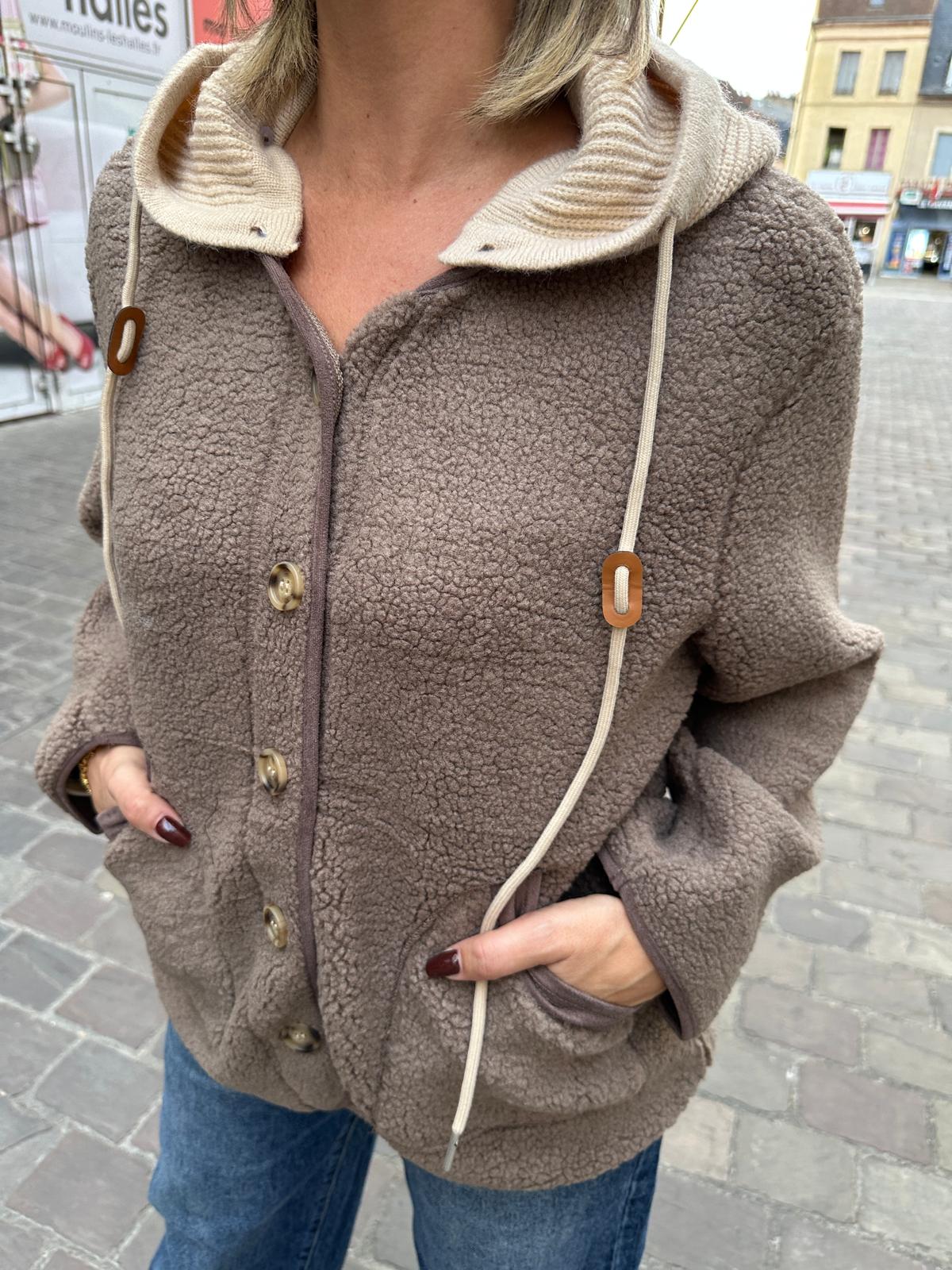 Veste Bouclette à Capuche Taupe – Mahaut