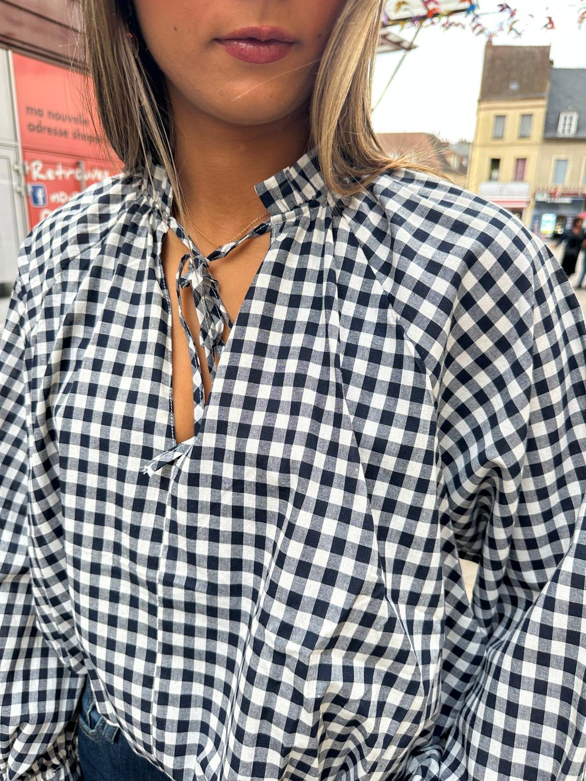 Blouse Vichy Marine à Manches Bouffantes – Aliette