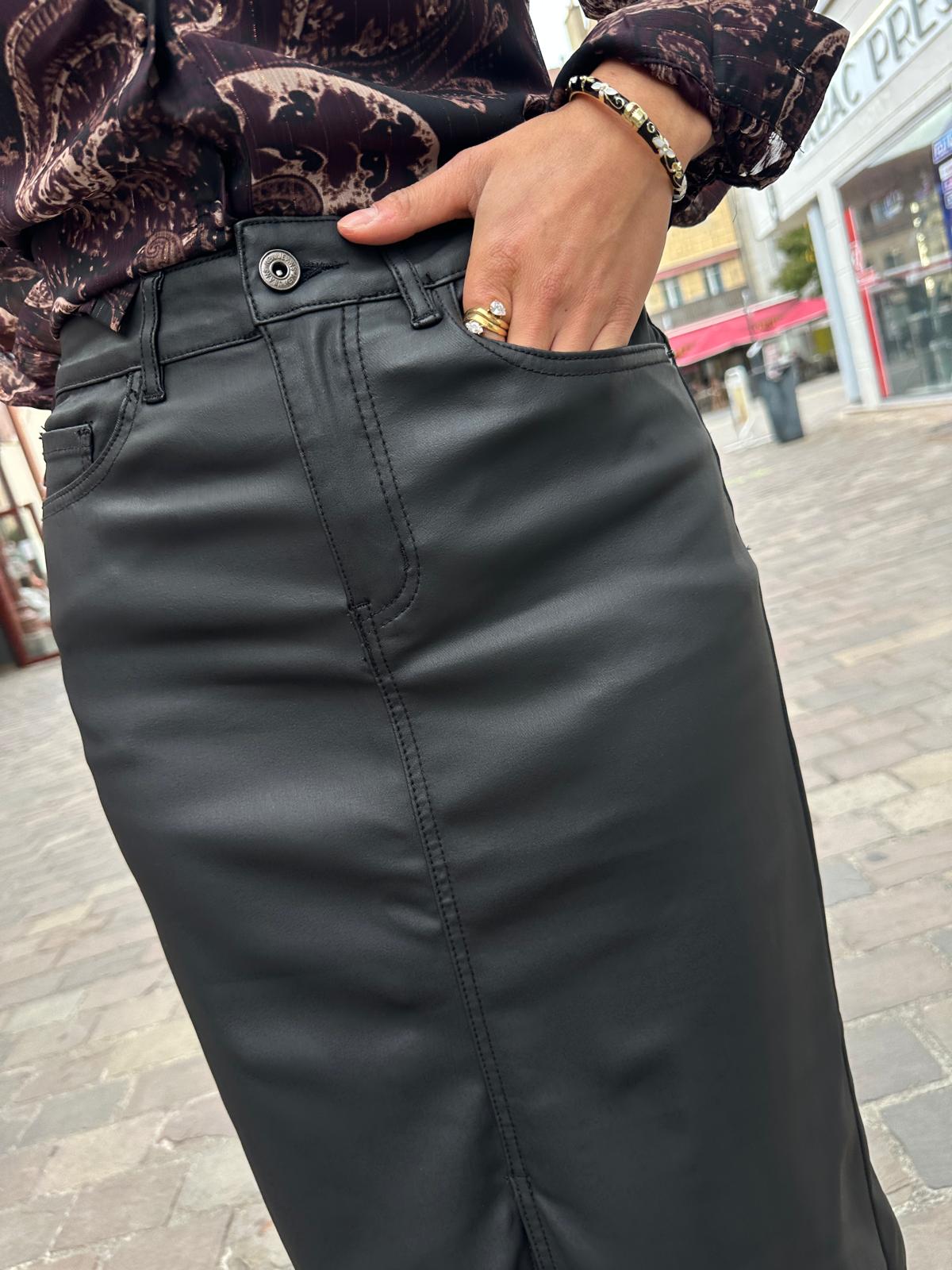 Jupe Longue Enduite Noire – Maud