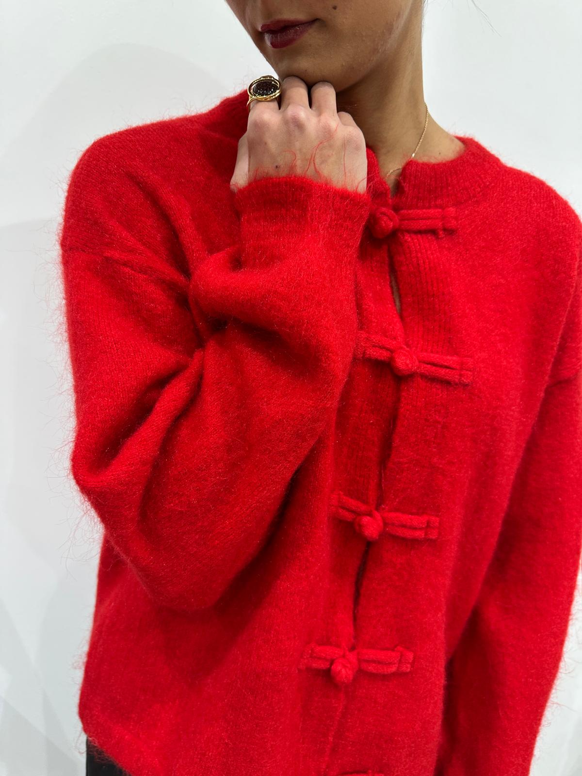 Gilet Maille Douce à Brandebourgs Rouge – Florine