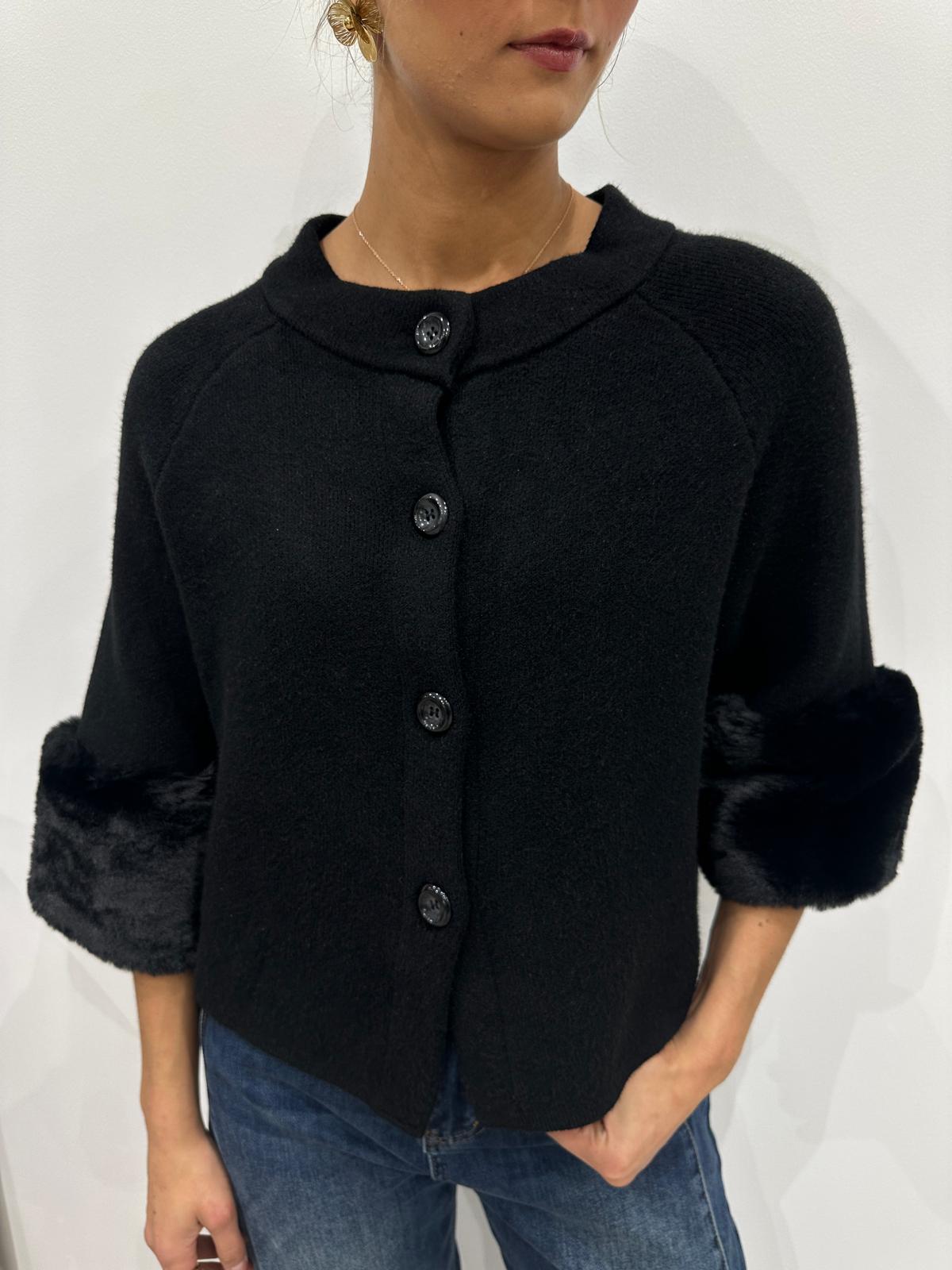 Gilet Manches Fausse Fourrure Noir – Perrine