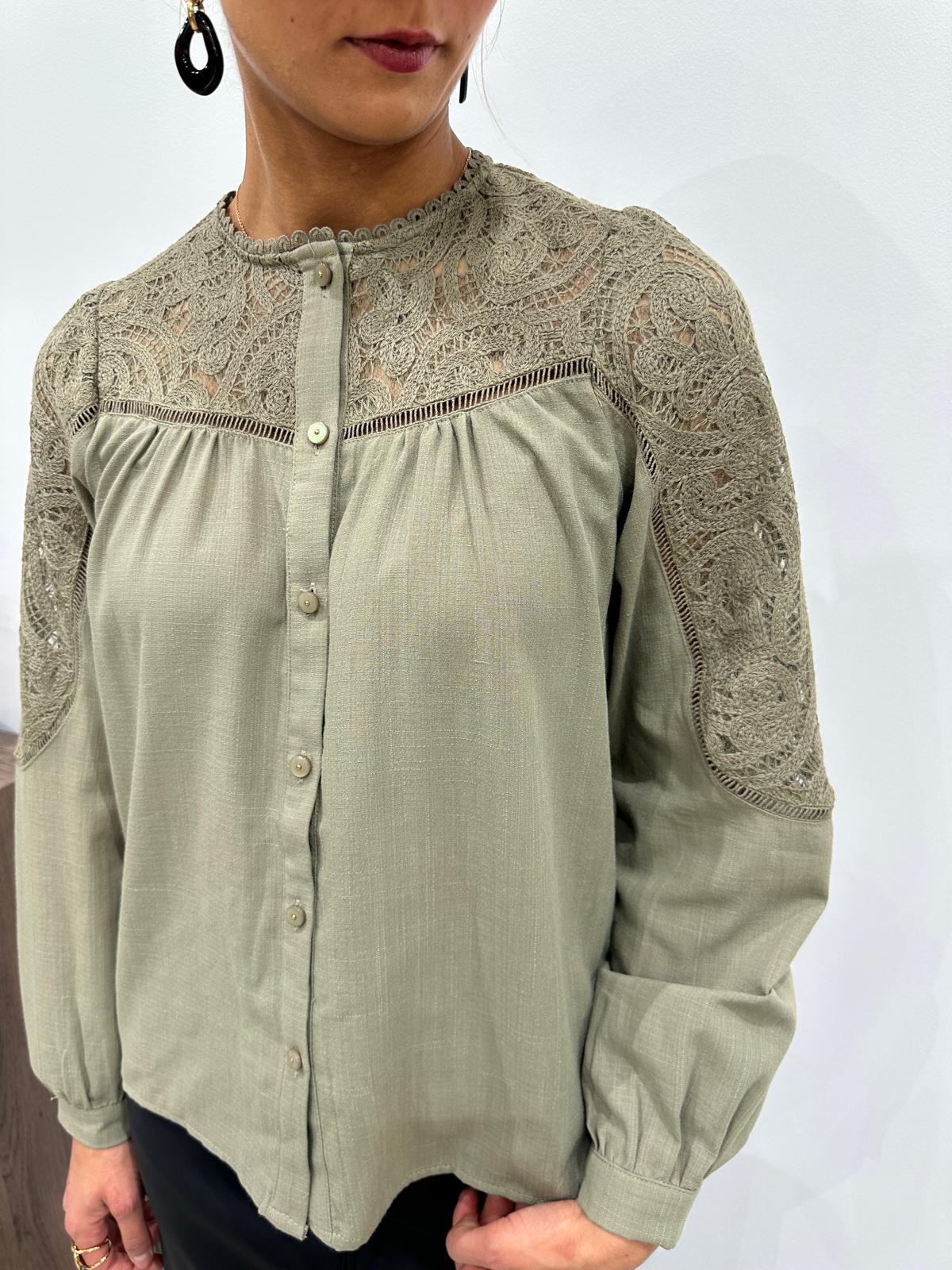 Blouse Empiècement Dentelle Kaki – Philomène
