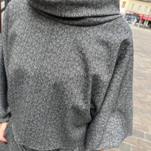 Haut Col Boule Chevrons Gris – Prunelle