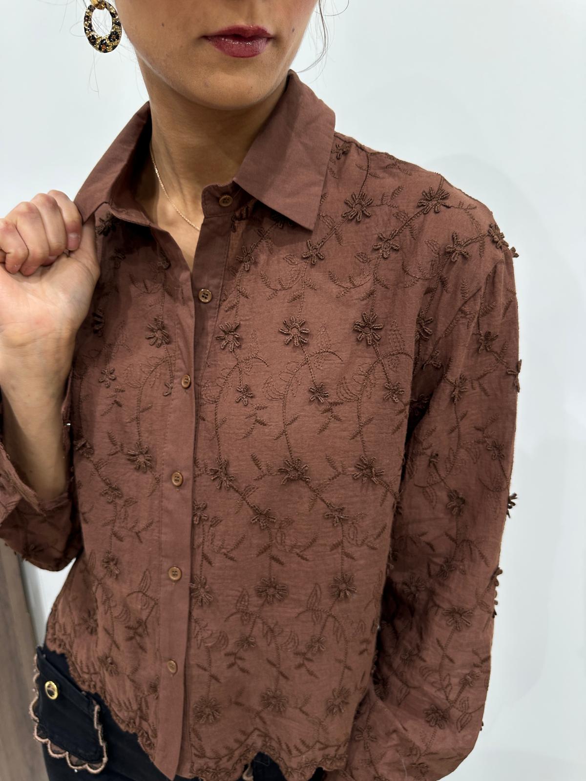 Chemise Brodée Fleurs Chocolat – Noémie