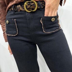 Jean Noir à Poches Festonnées et Ceinture Léopard – Lucile