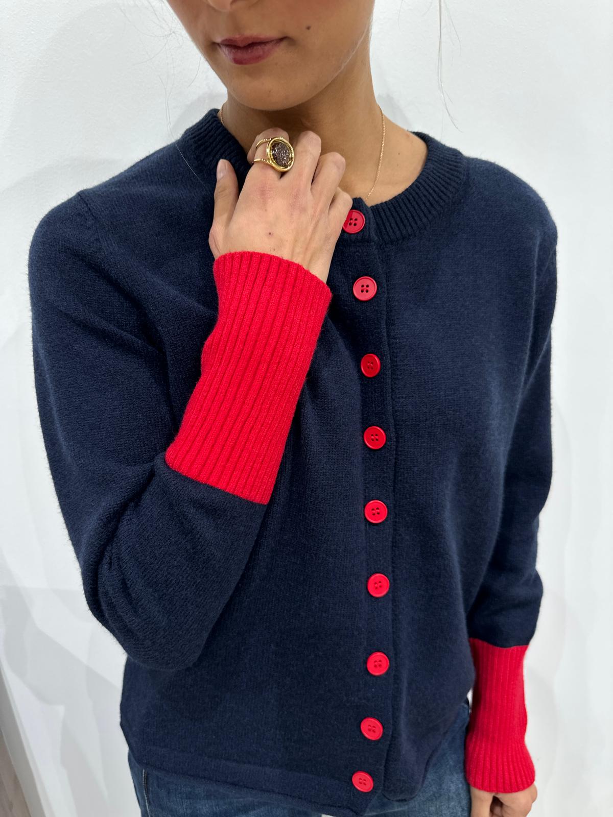 Gilet Marine à Boutons Rouges – Hermine