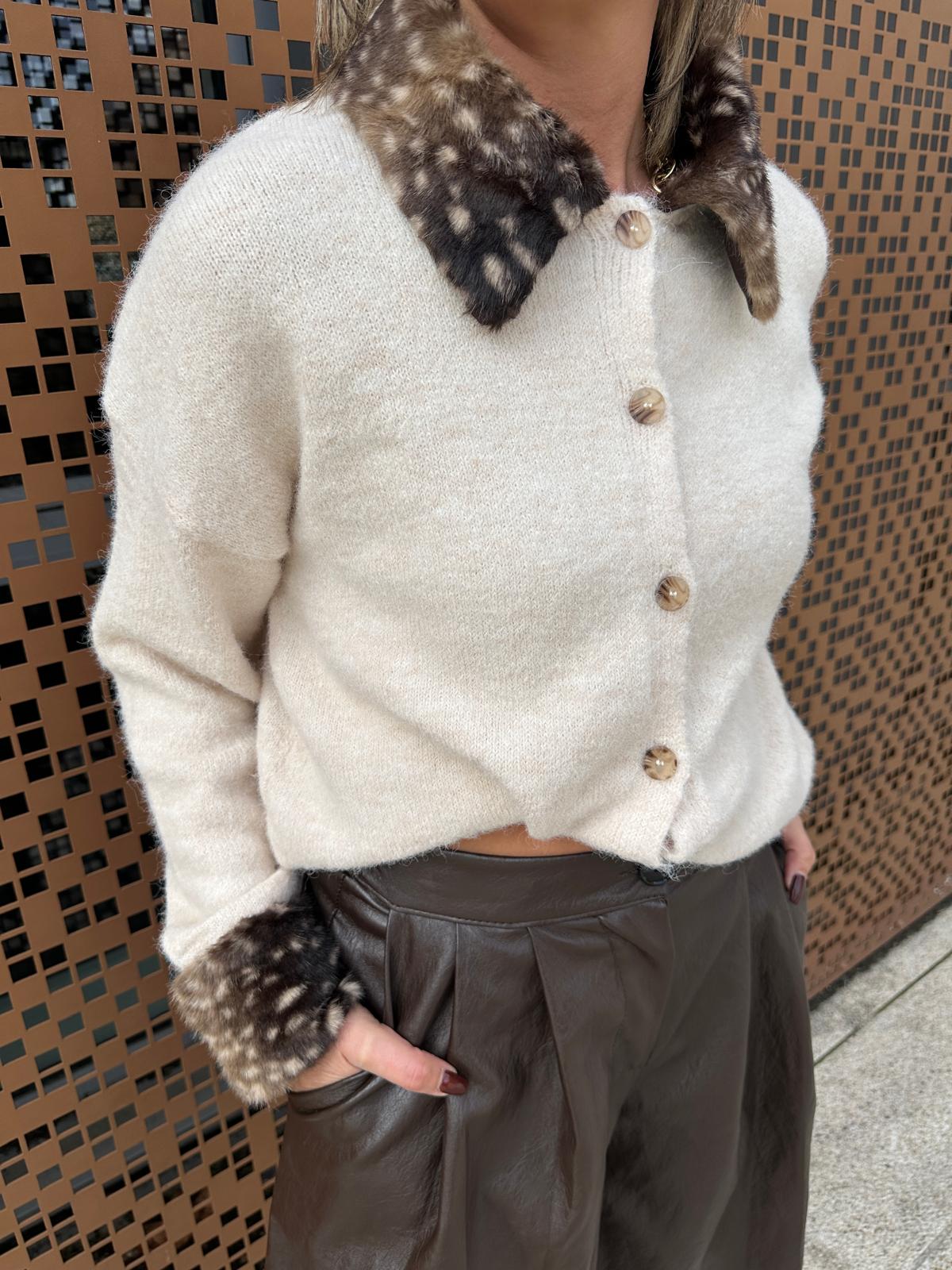 Gilet en Maille Col Fausse Fourrure Beige– Pauline