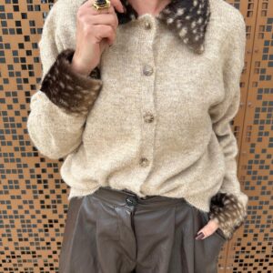 Gilet en Maille Col Fausse Fourrure Taupe – Pauline