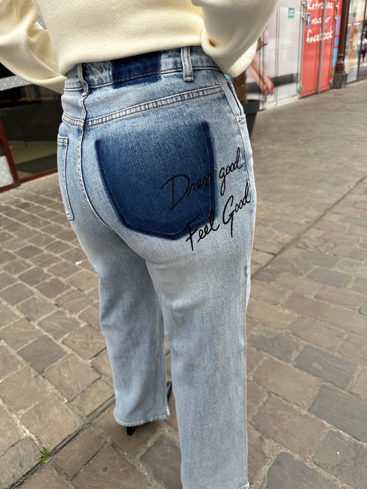 Jean Droit Bleu Délavé à Inscription – Margaux