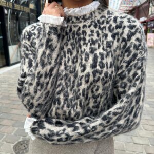Pull léopard en maille duveteuse beige et noir – Zéphyrine