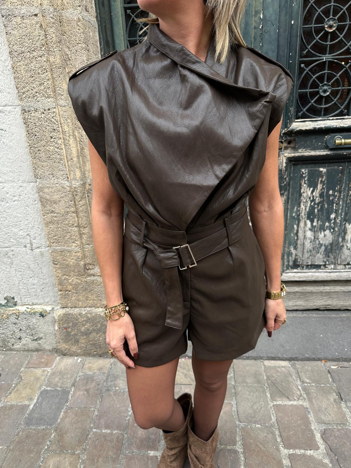 ‼️ Précommande ‼️ – Combishort en Simili Cuir Chocolat à Ceinture – Isaline