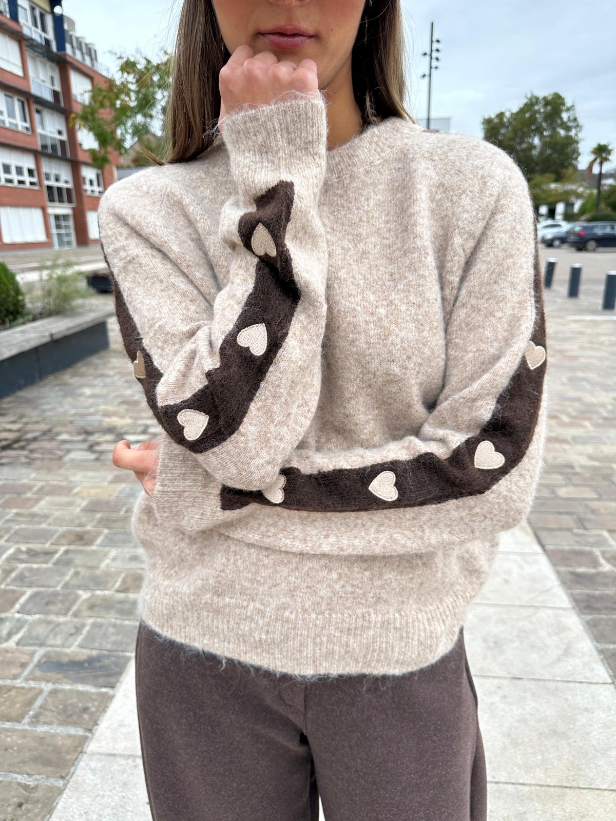 Pull en Maille Douce à Cœurs Brodés Taupe – Juline