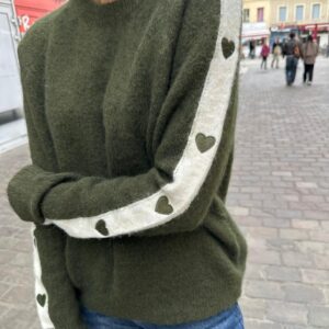 Pull en Maille Douce à Cœurs Brodés Kaki – Juline
