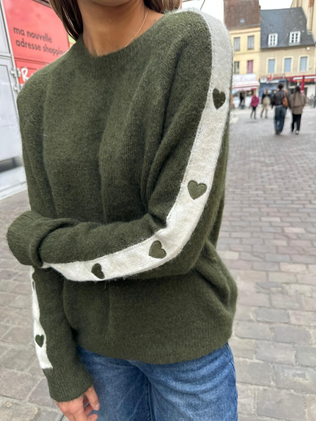 Pull en Maille Douce à Cœurs Brodés Kaki – Juline