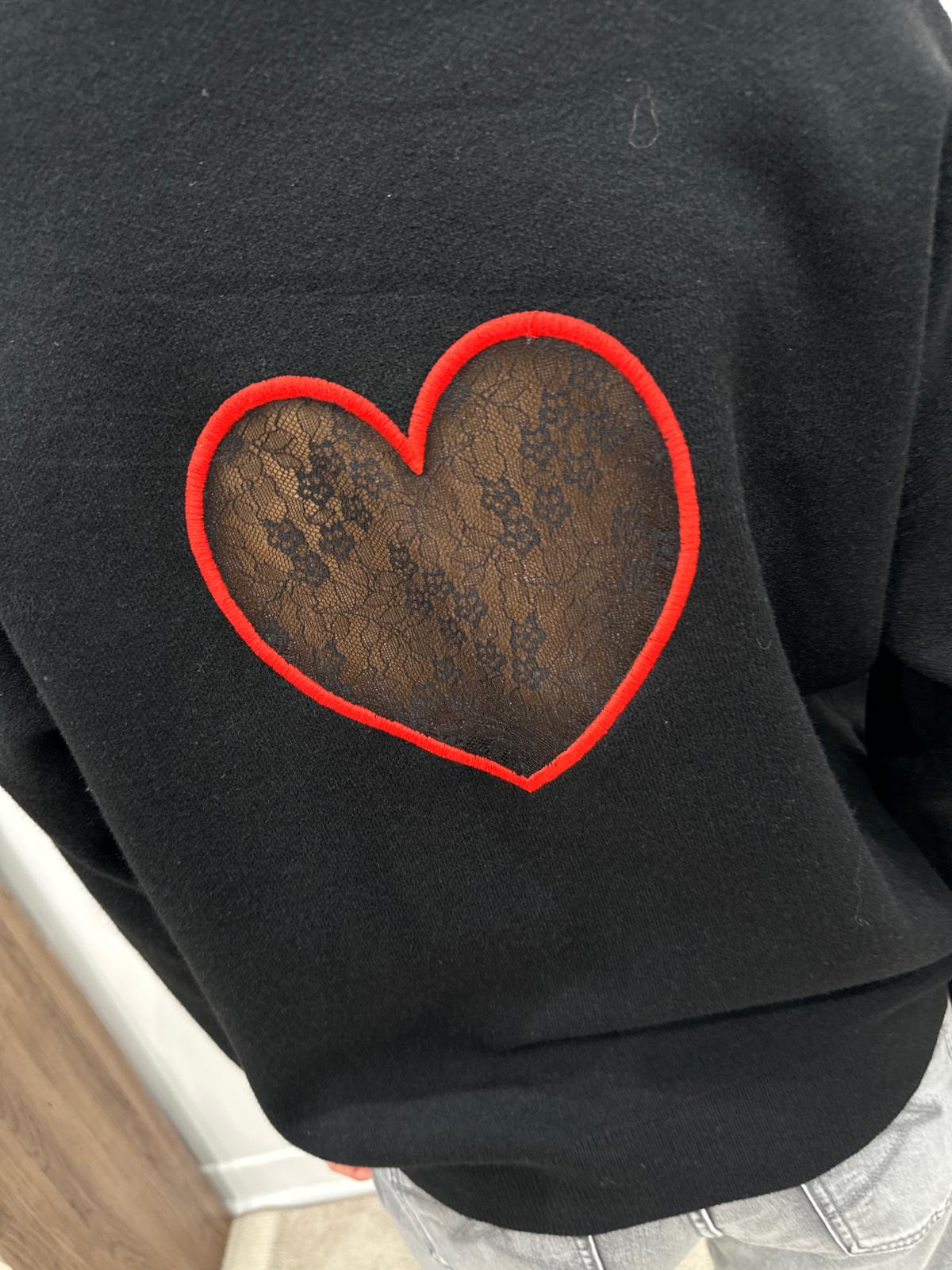 Pull en Maille Noir Avec Cœur en Dentelle au Dos – Inès