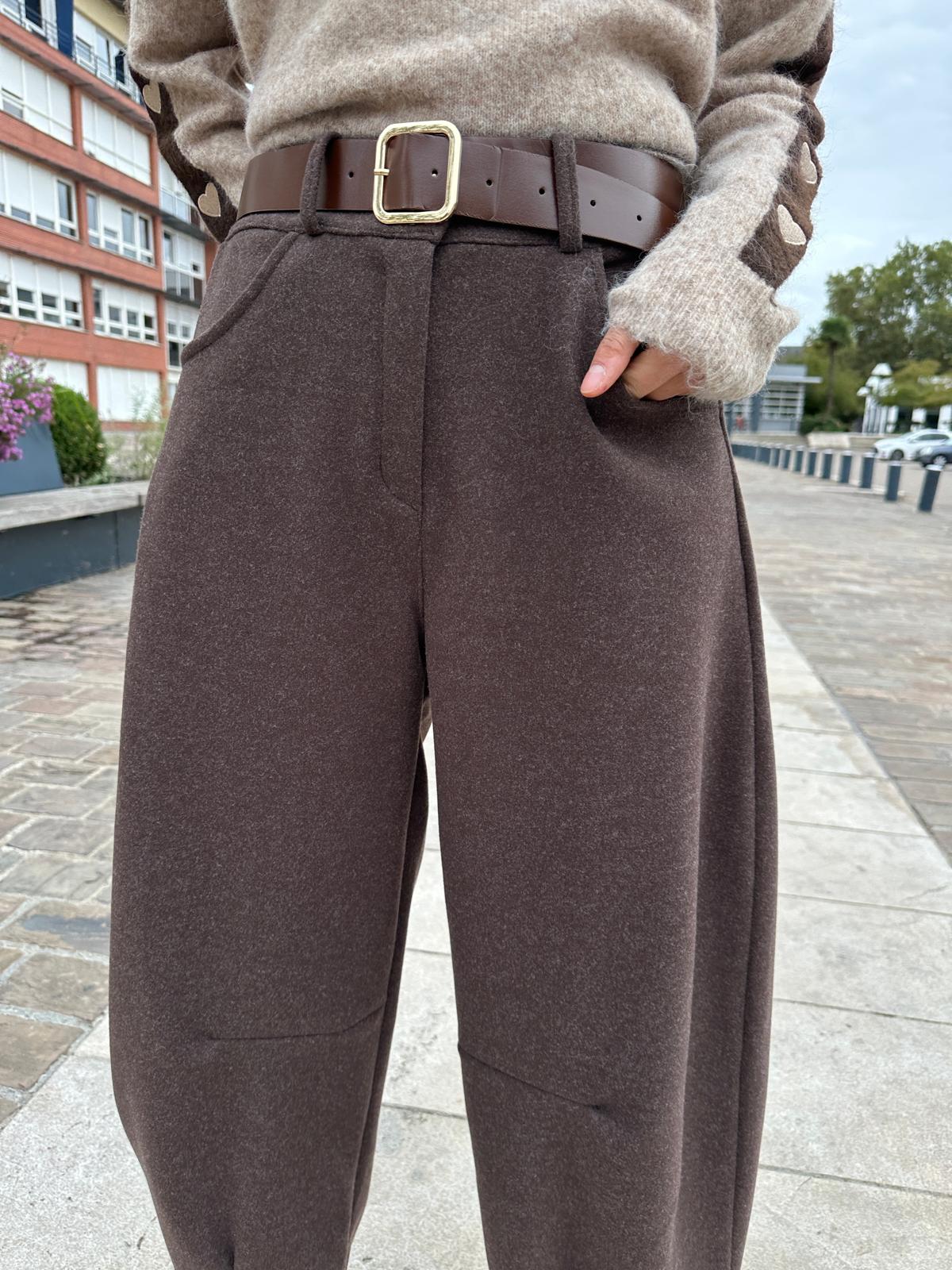 Pantalon Coupe Ballon Chocolat avec Ceinture – Néréide