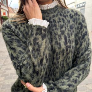 Pull Léopard en Maille Duveteuse Kaki et Noir – Zéphyrine