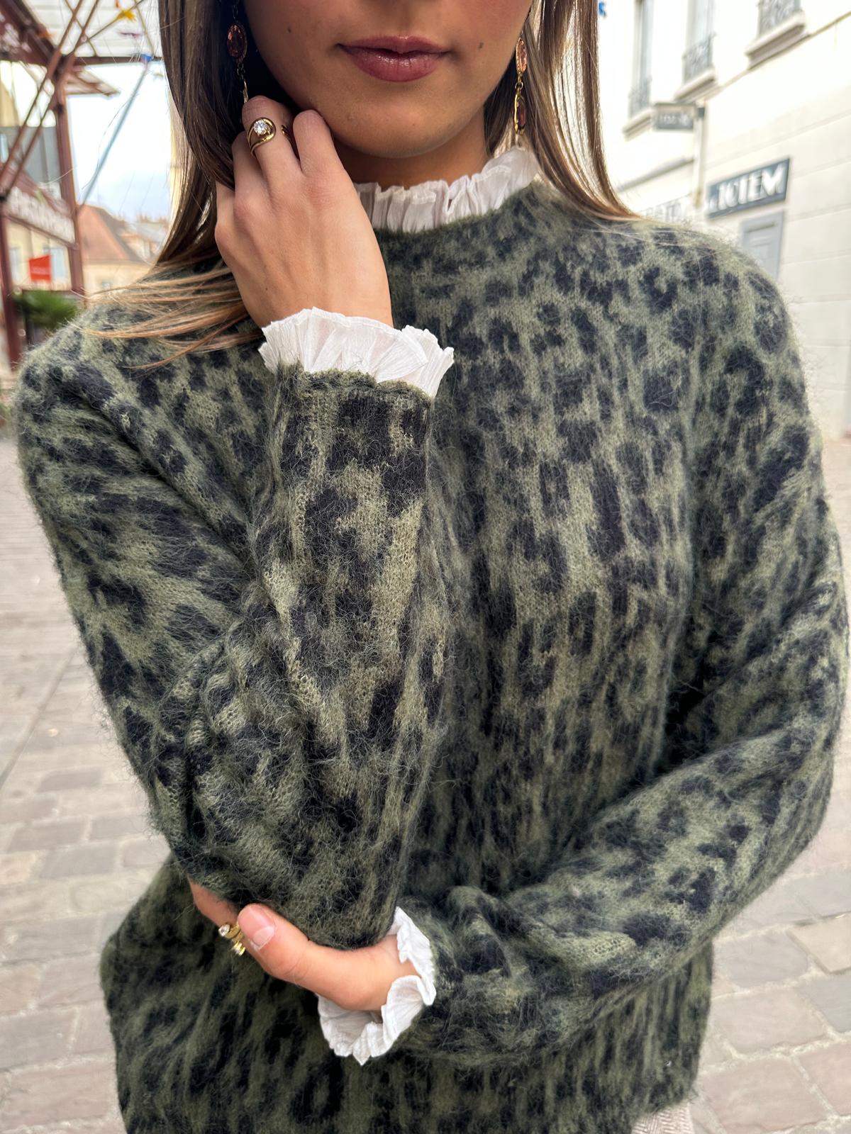 Pull Léopard en Maille Duveteuse Kaki et Noir – Zéphyrine