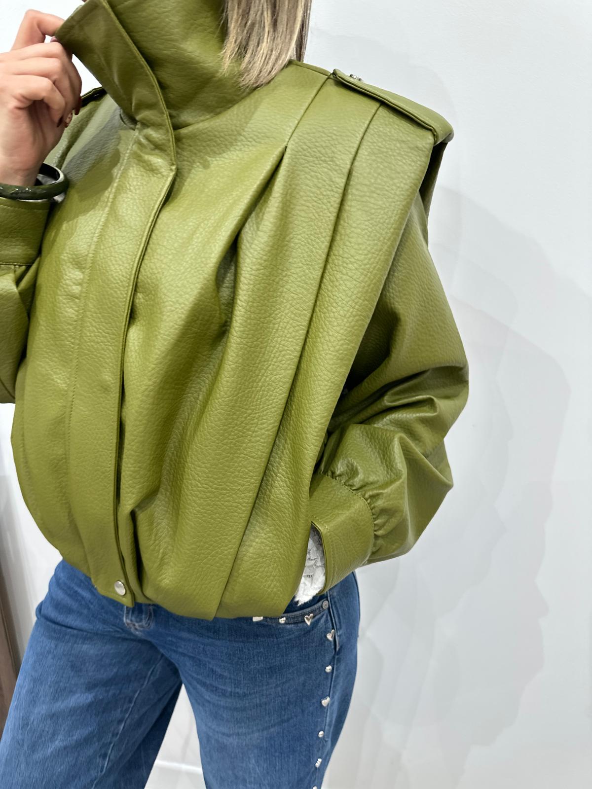 ‼️ Précommande ‼️ – Veste Courte en Simili Cuir Verte à Épaules Structurées – Éléonise