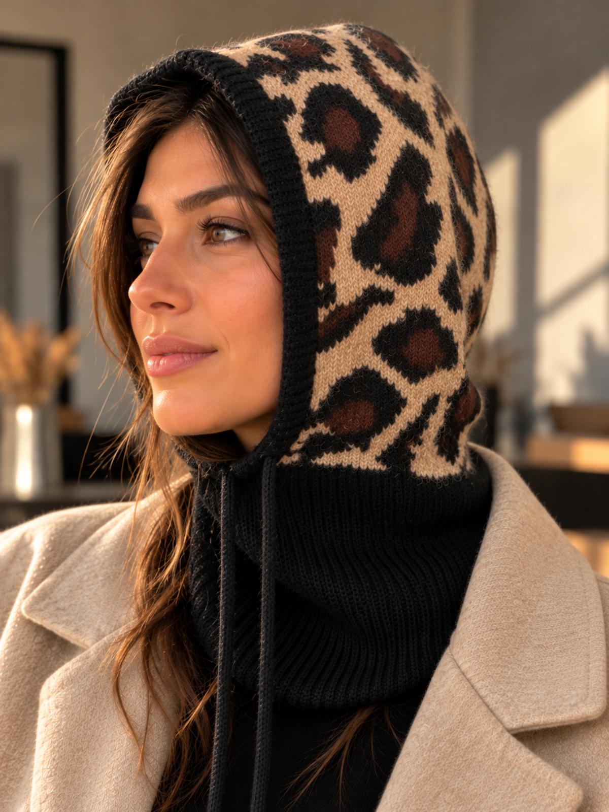 Cagoule Léopard Noire en Maille – Anélise