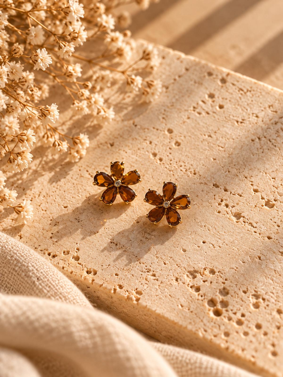 Boucles D&rsquo;oreilles Fleurs Marron et Dorées – Ambrine