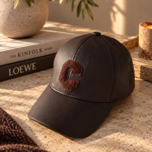 Casquette Chocolat Effet Cuir à Lettre C – Calyane
