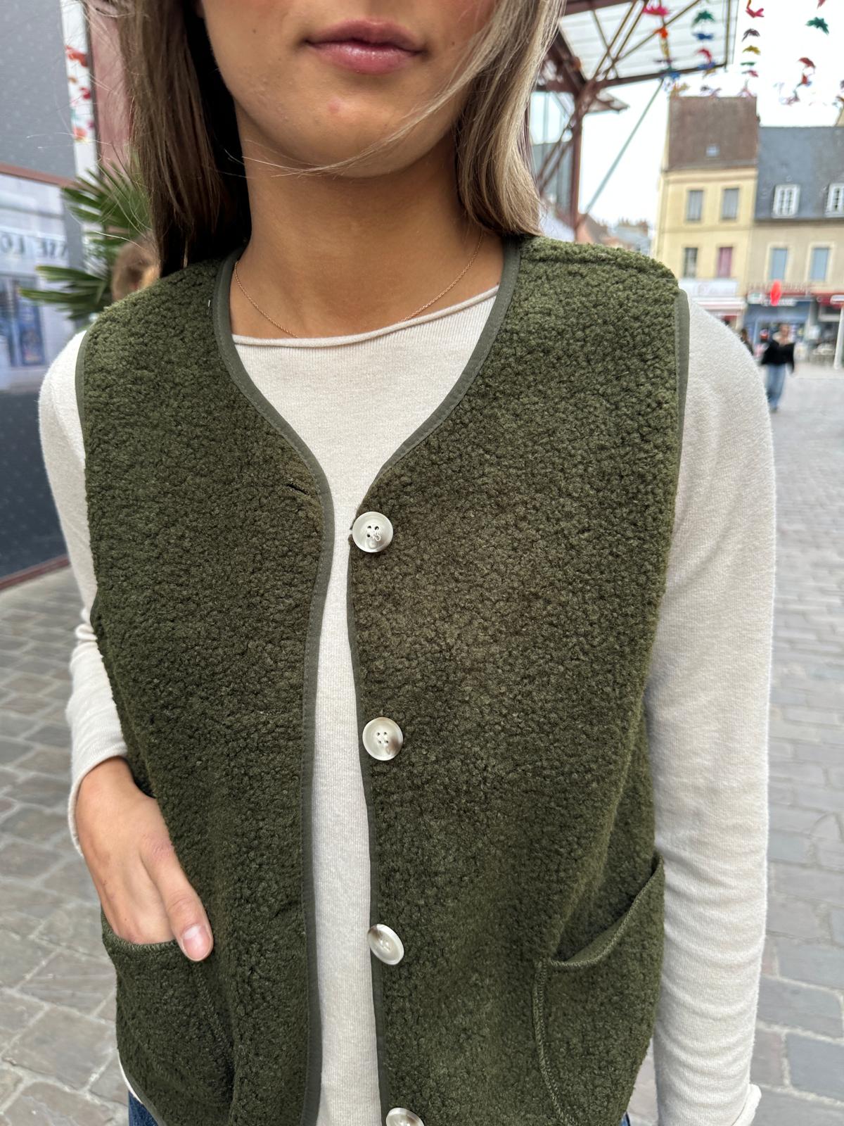Gilet Sans Manches Effet Mouton Kaki – Eudoxie