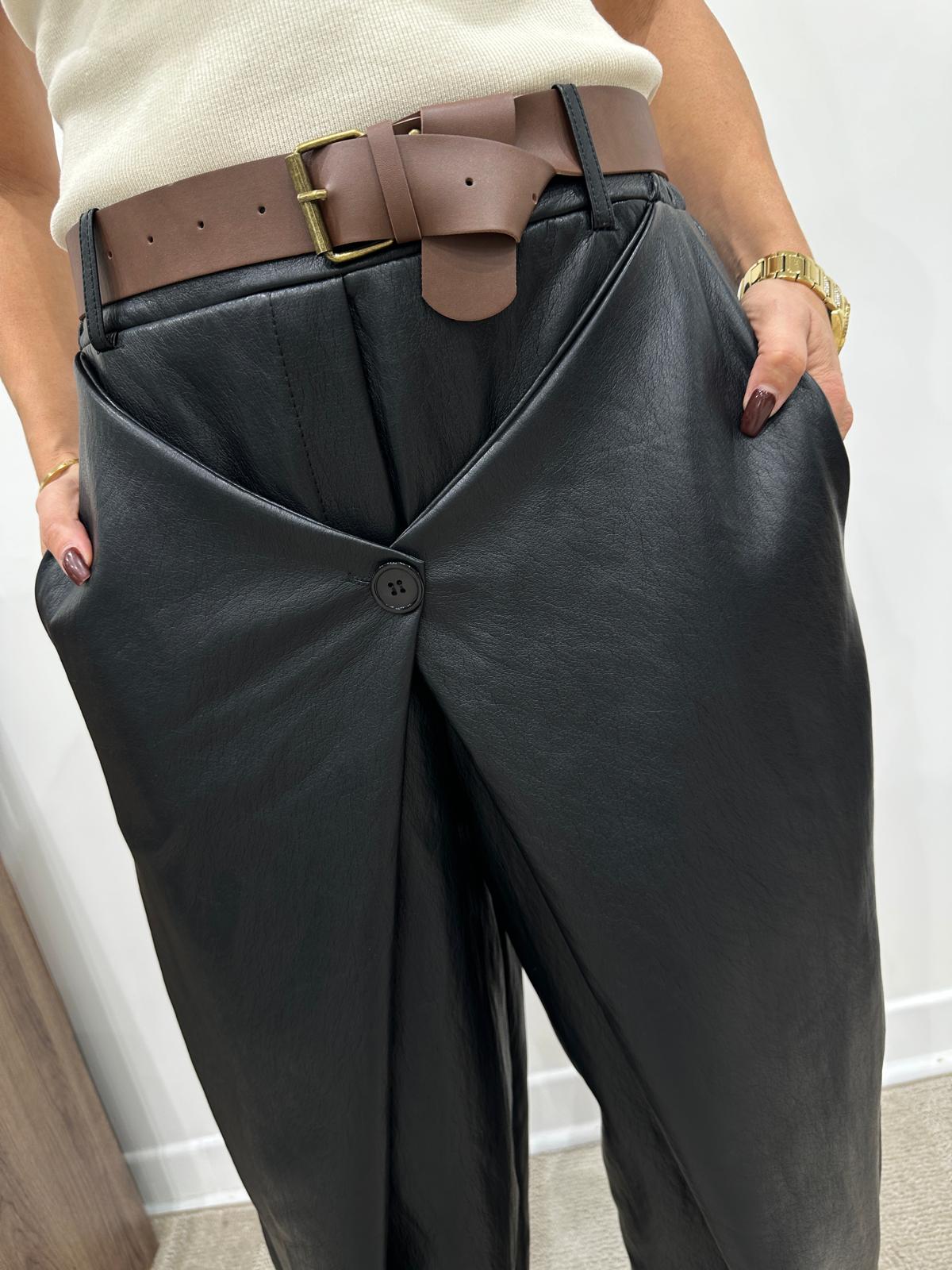 Pantalon Effet Cuir Noir avec Ceinture – Théoline
