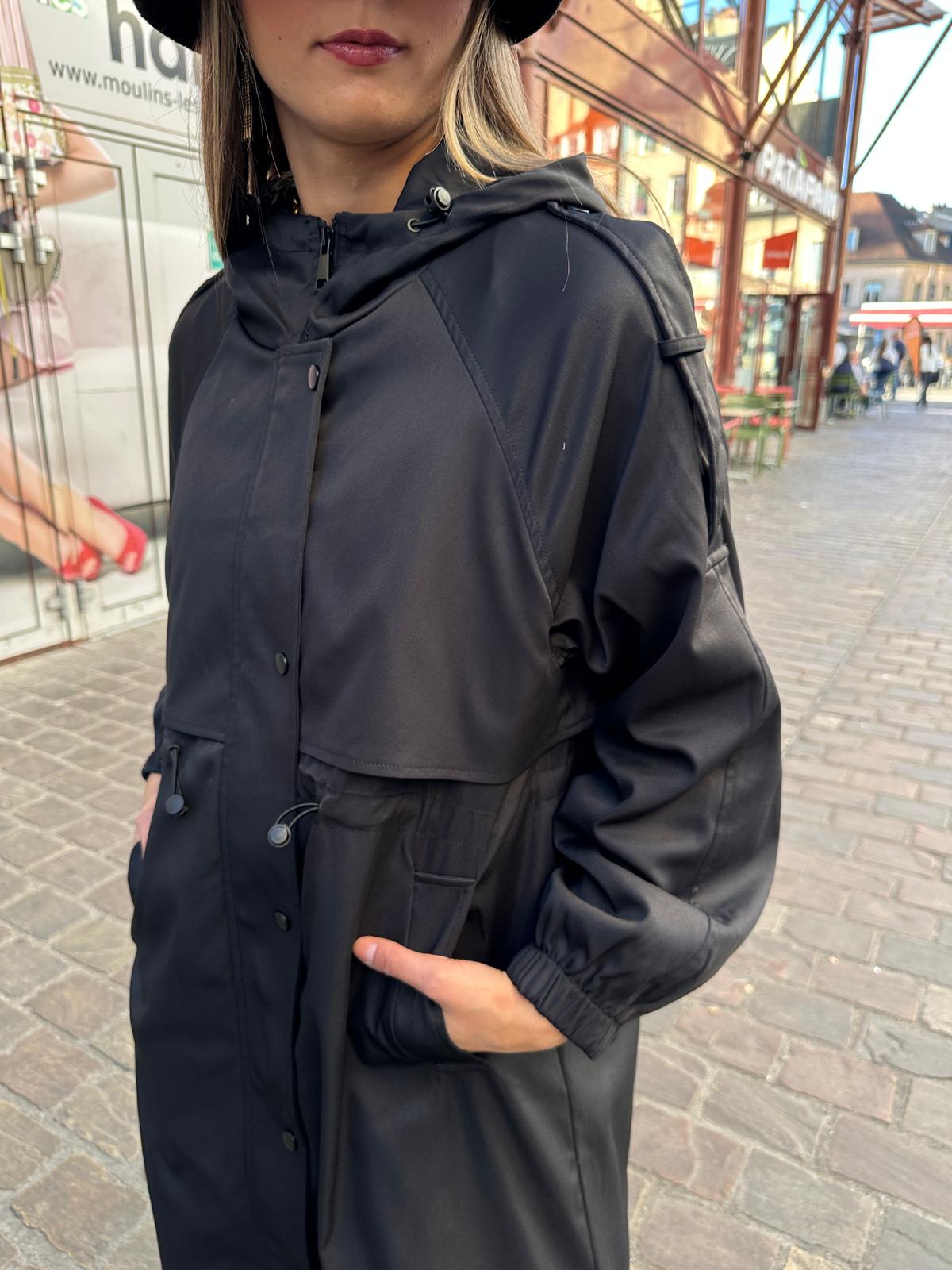 Parka Longue Noire à Capuche – Soléane
