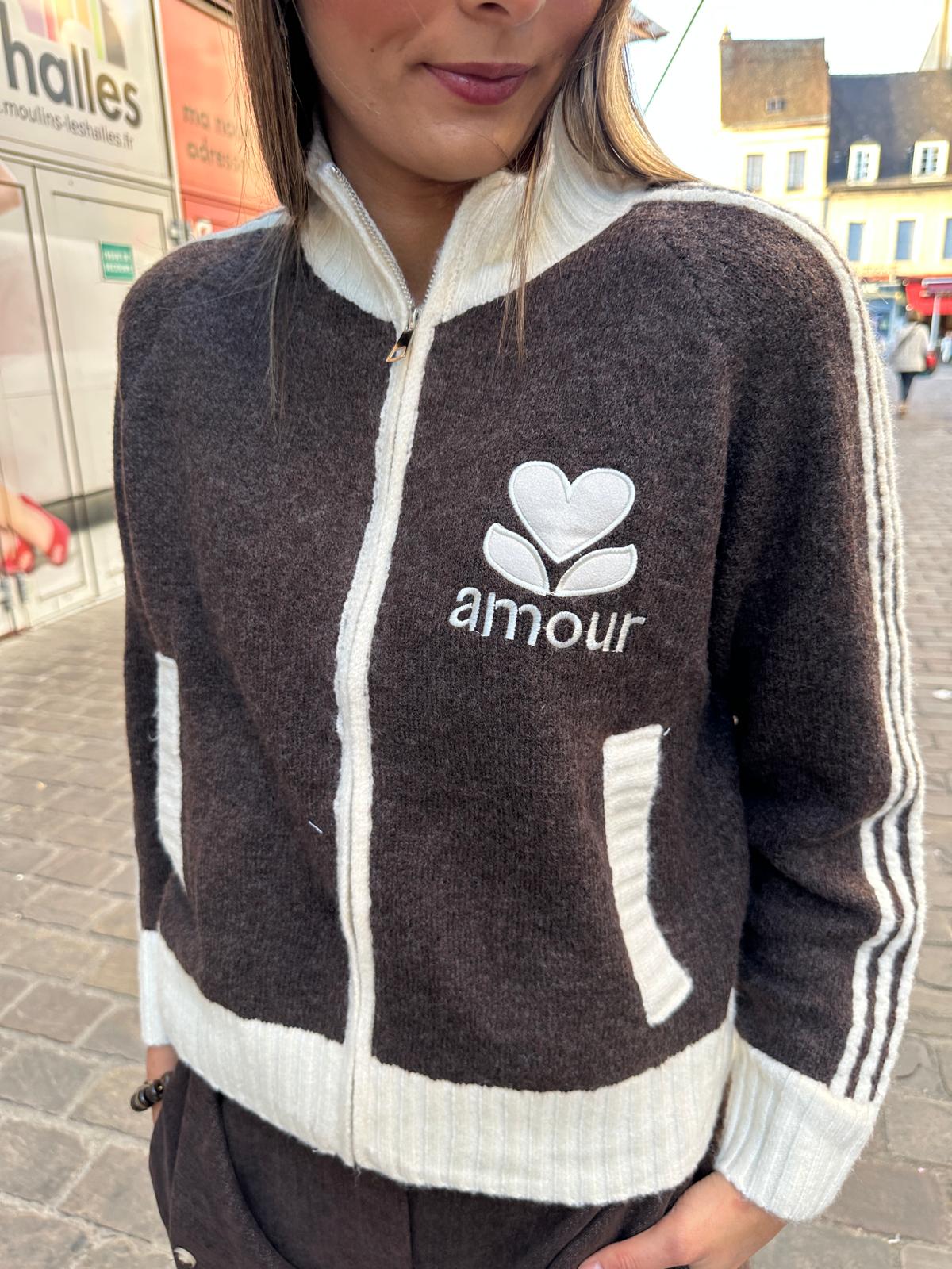 Gilet Zippé Chocolat à Broderie Cœur – Éloria