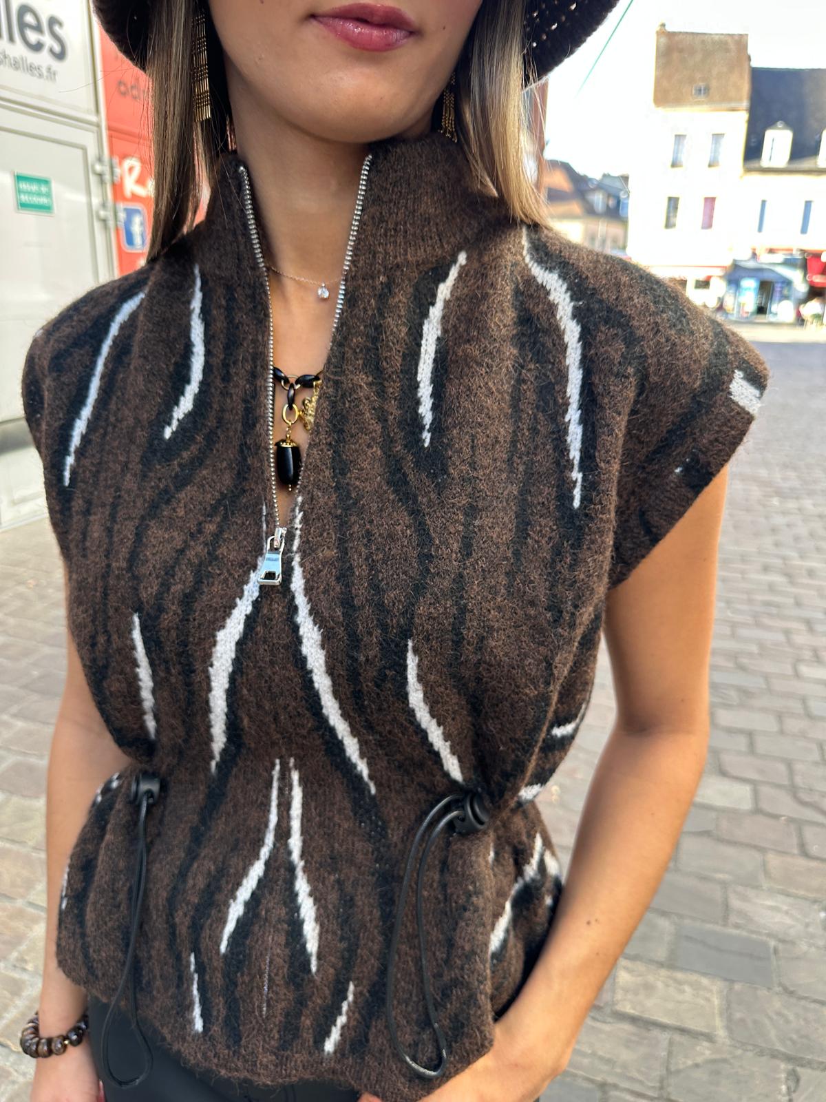 Gilet Sans Manches Zippé Chocolat à Motifs – Évodie