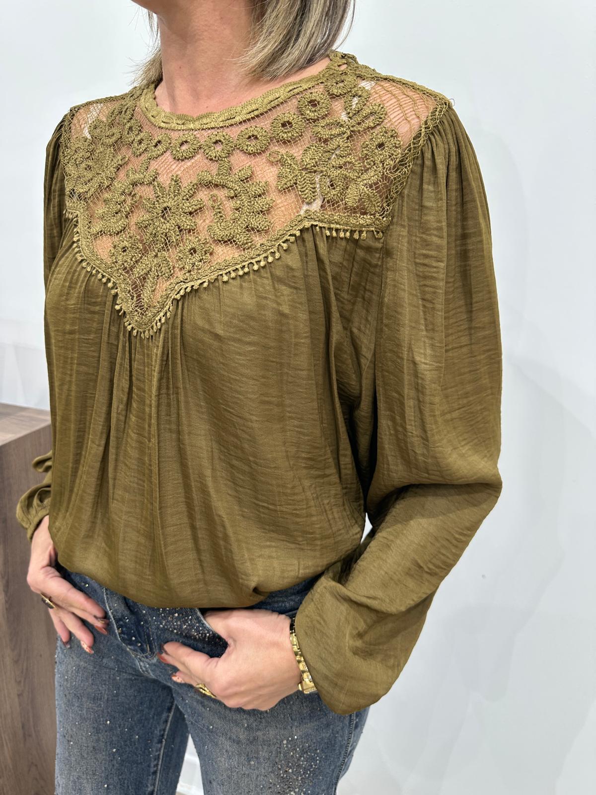 Blouse en Dentelle Brodée Vert Kaki – Azénore