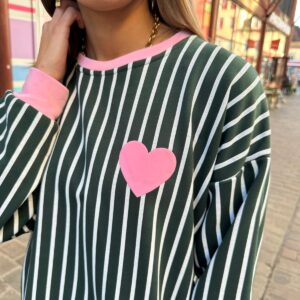 Sweat Rayé Vert à Cœur Rose – Émiliane