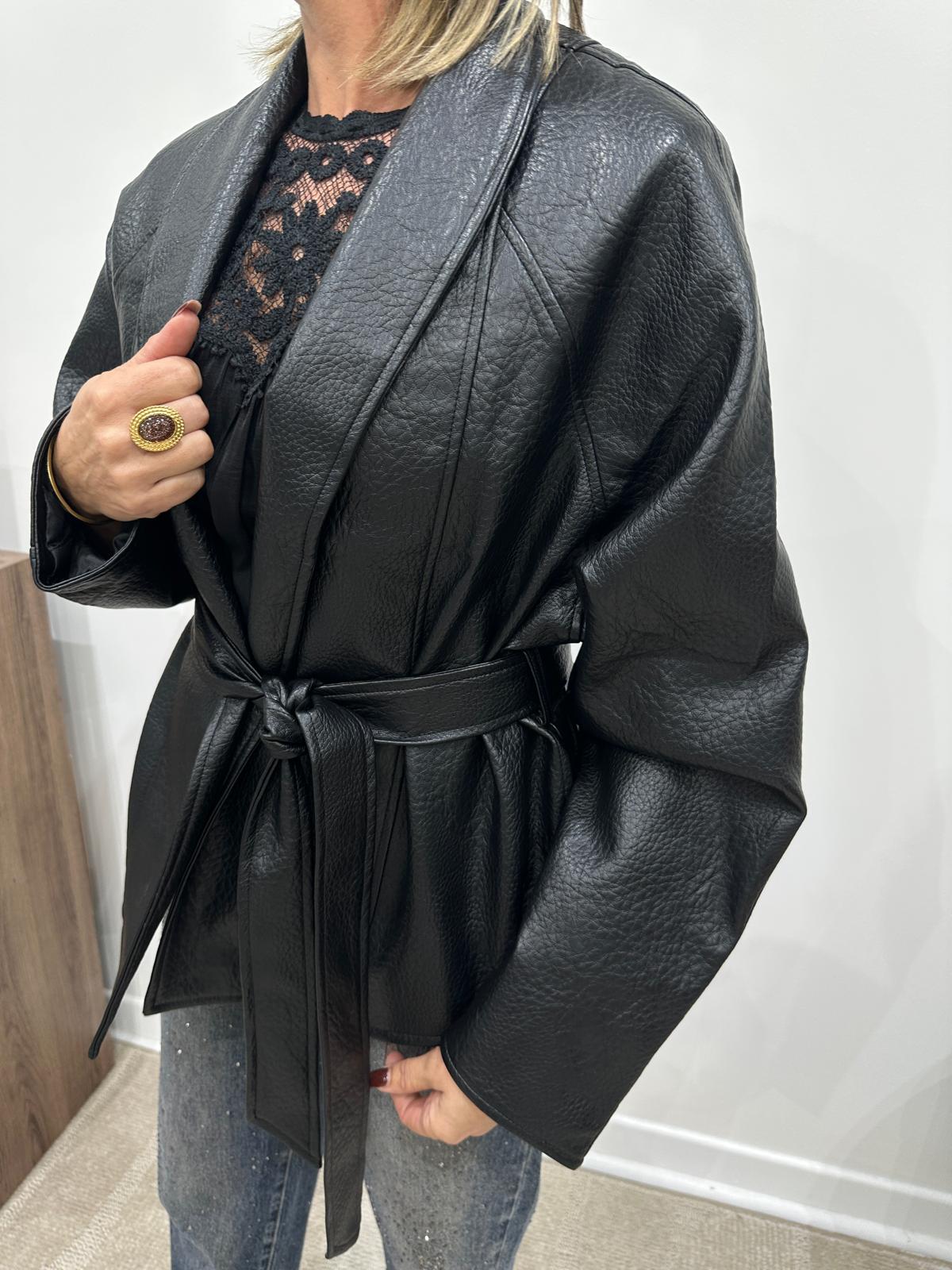 Veste Effet Cuir Noir Avec Ceinture – Eulalie