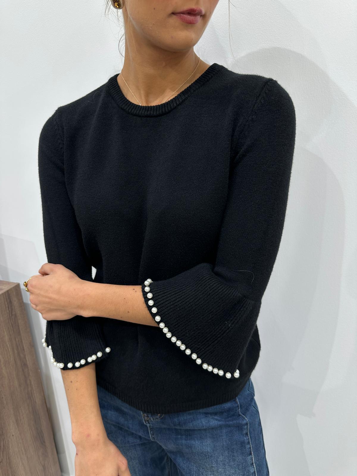 Pull Noir à Manches Évasées et Perles – Élissandre