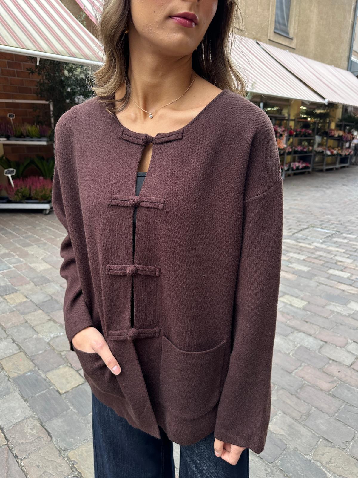 Gilet Chocolat à Boutons Chinois – Émérance