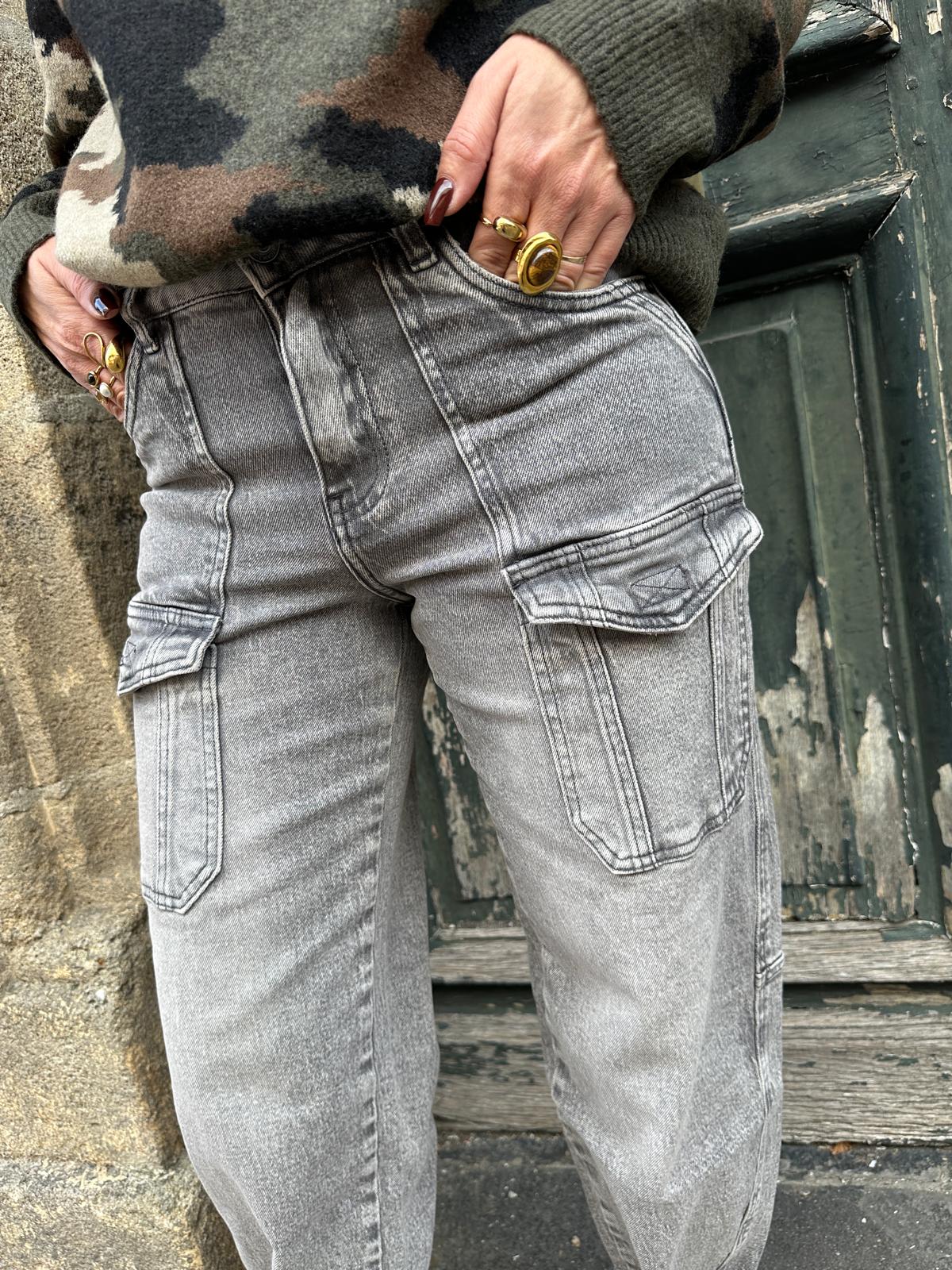 Jean Cargo Gris Délavé à Poches Plaquées – Éliette
