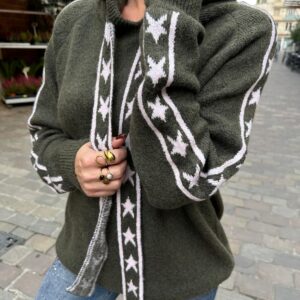 Pull à Capuche Kaki à Étoiles Roses – Auréliane