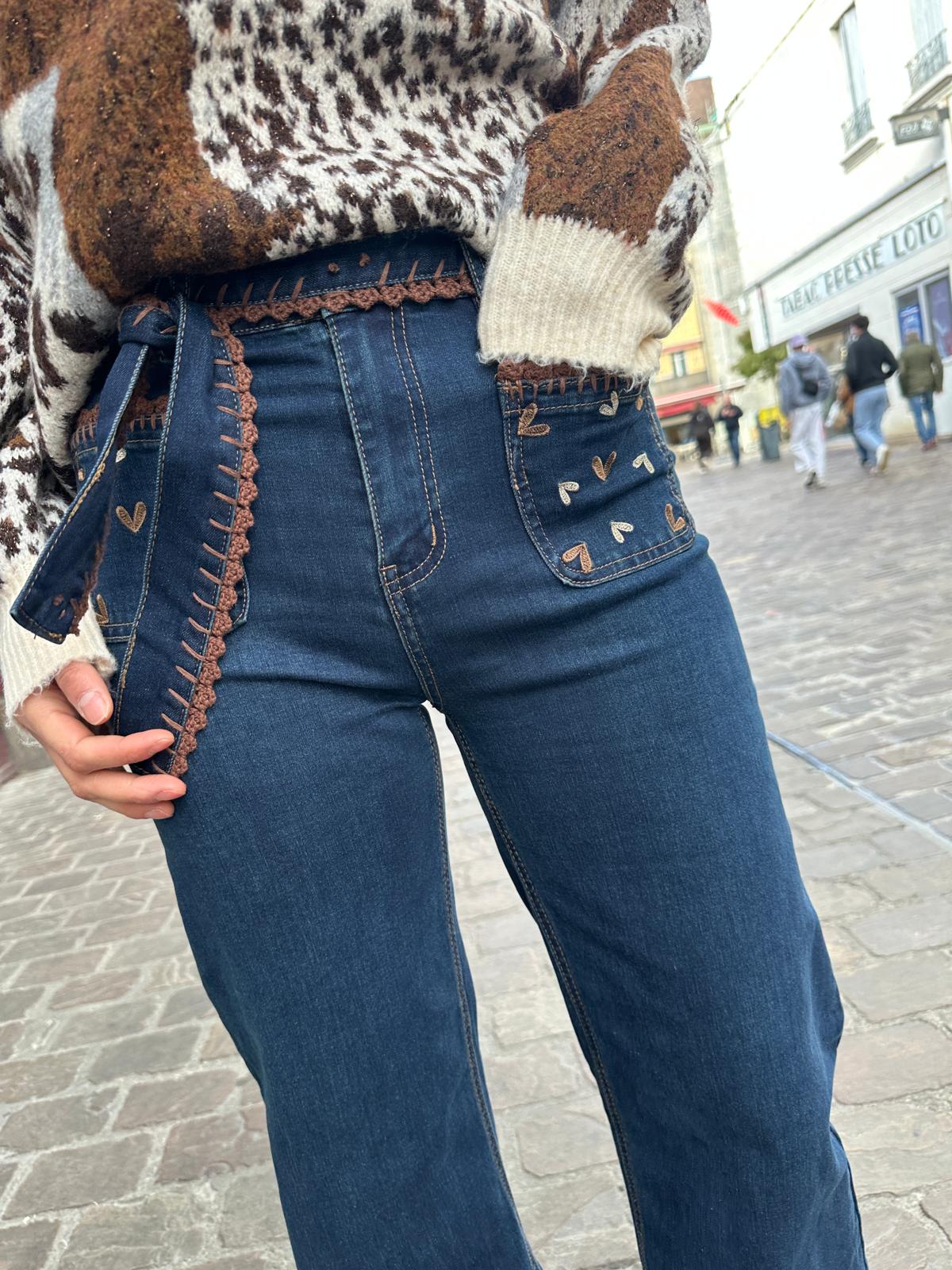 Jean Bleu Taille Haute à Broderies Cœurs – Émélia