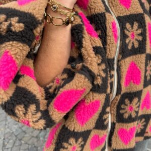 Veste Polaire Camel à Carreaux, Cœurs Roses et Fleurs – Florélia