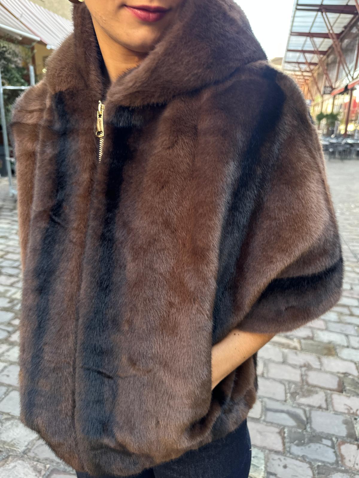 Veste à Capuche en Fausse Fourrure Chocolat – Élysiane