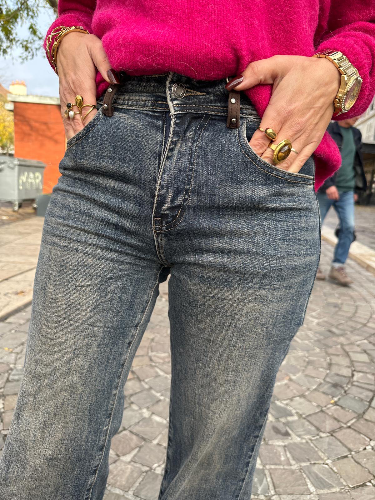 Jean Bleu Gris Délavé Taille Haute à Détails Cloutés – Azélisse