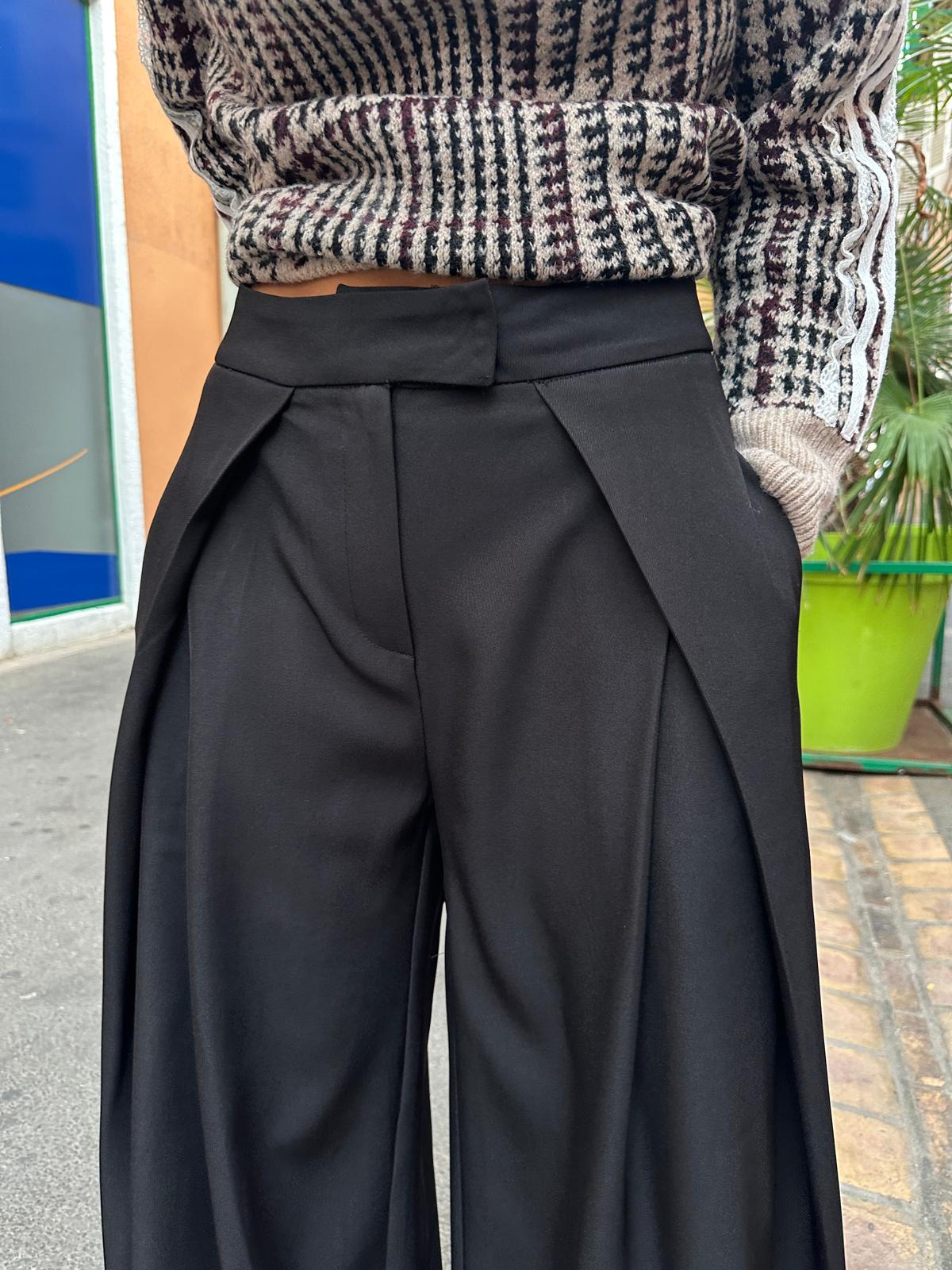 Pantalon Noir Taille Haute à Plis et Coupe Large – Aveliane