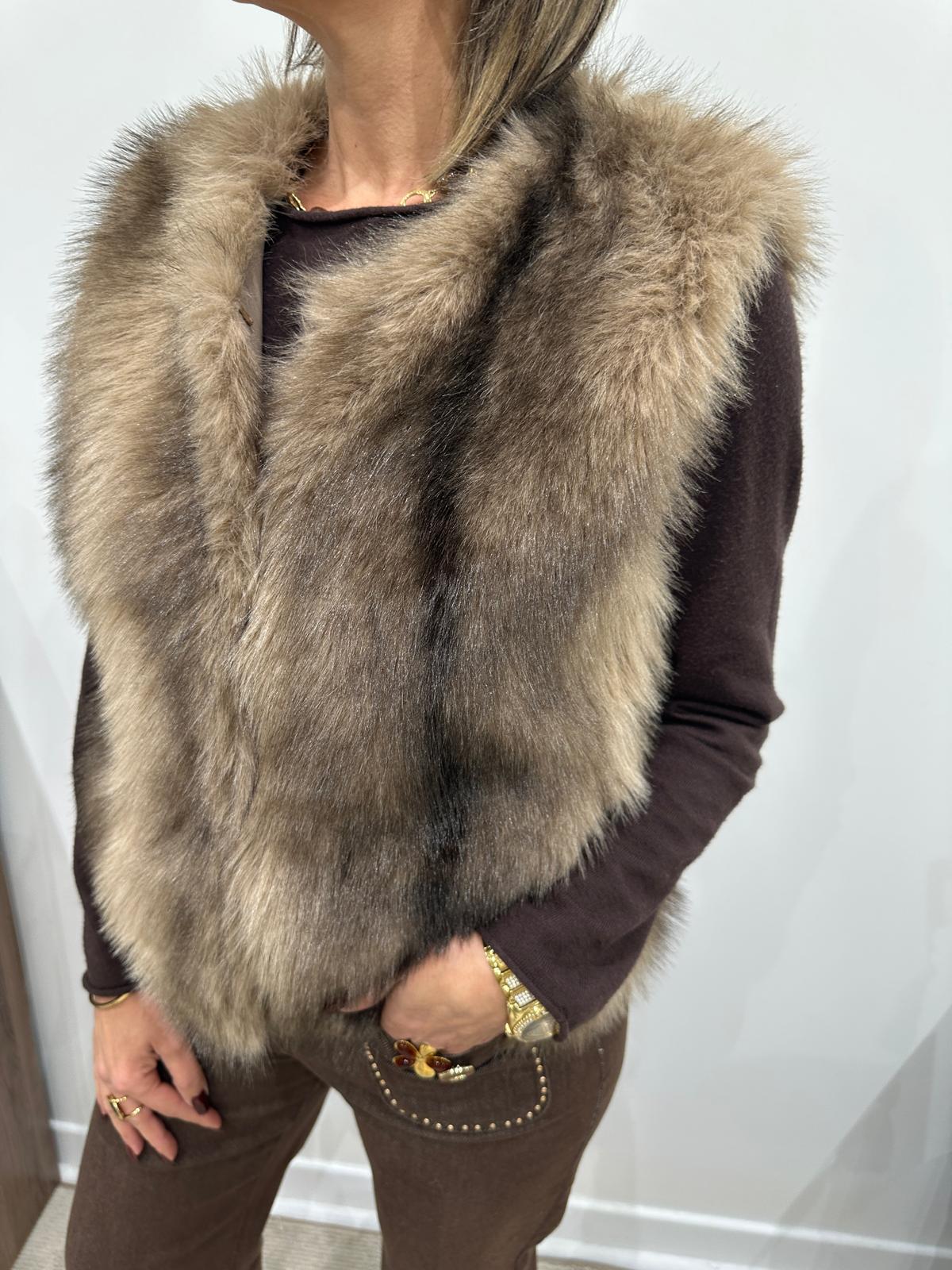 Gilet Sans Manches en Fausse Fourrure Beige – Lilithe
